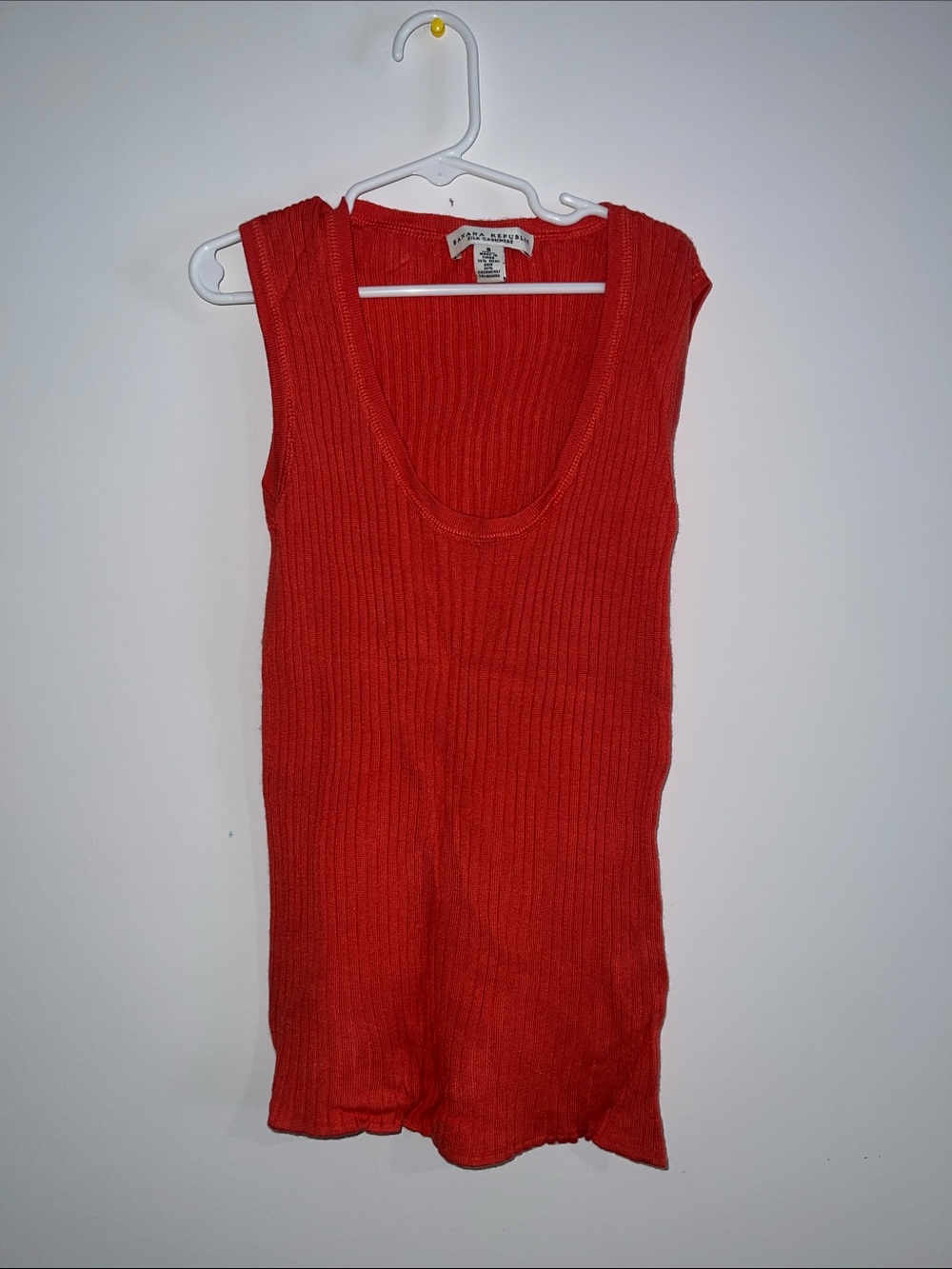 Banana Republic Silk/ Cashmere blend Ribbed Scoop Neck Tank